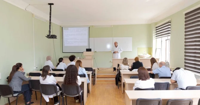 Azərbaycan tibbi təhsil alan xarici vətəndaşların sayı məlum oldu RƏSMİ