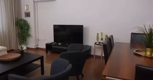 Məşhur aktyorun sadə və ucuz evi müzakirələrə səbəb oldu