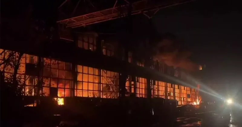 В Астраханской области горят склады