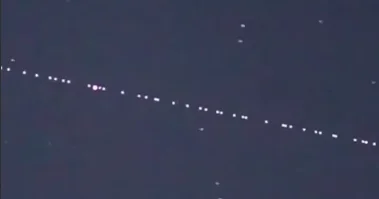 Спутники Starlink над Хиросимой ВИДЕО