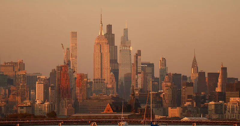 Nyu Yorkun məşhur 432 Park göydələni çatlayıb və sızmalar yaranıb