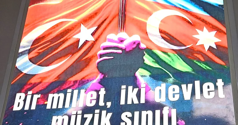 Qarsda Azərbaycan dili və ədəbiyyatı ilə bağlı elmi simpozium və “Bir millət, iki dövlət” adlı musiqi otağının açılışı olub