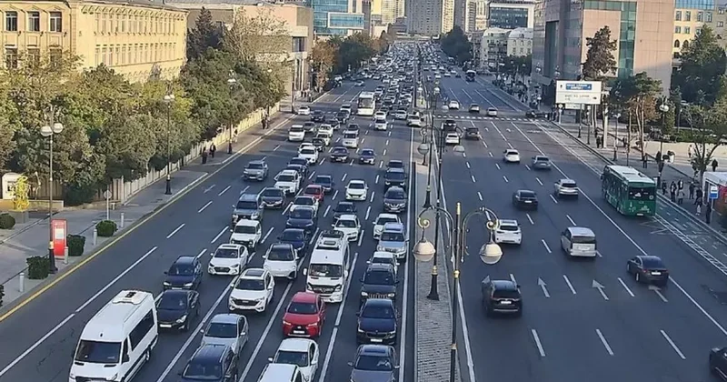 На 12 бакинских улицах наблюдаются пробки Список дорог