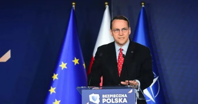 Sikorski: “Polşa Putinin təyyarəsini tuta bilər”