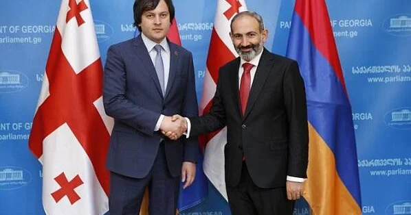 Kobaxidze Paşinyanla görüşdü