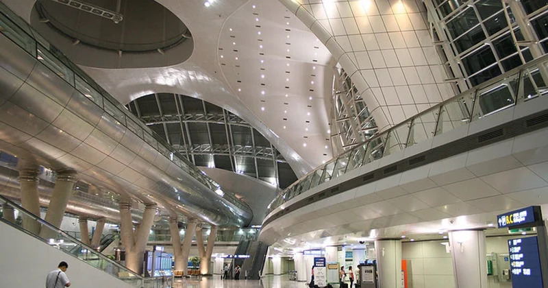 Ata və oğul dörd aydır Cənubi Koreya aeroportunda yaşayırlar