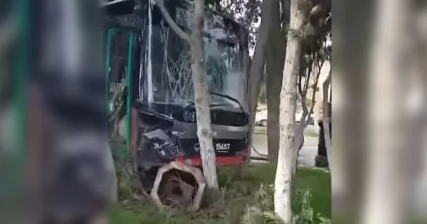 Bakıda avtobus bulvara girdi VİDEO