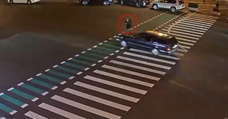 В центре Баку сбили электроскутериста