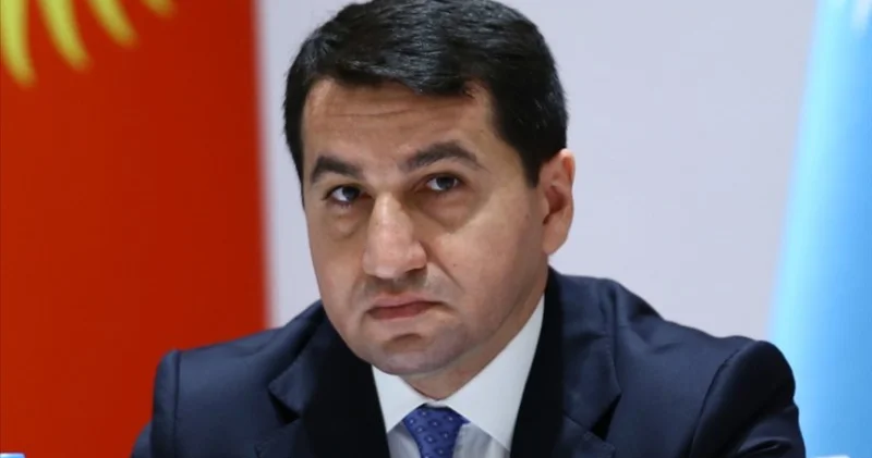 Qazax qardaşlarımız hörmət nümunəsi olaraq Müslüm Maqomayevin repertuarından mahnı ifa ediblər