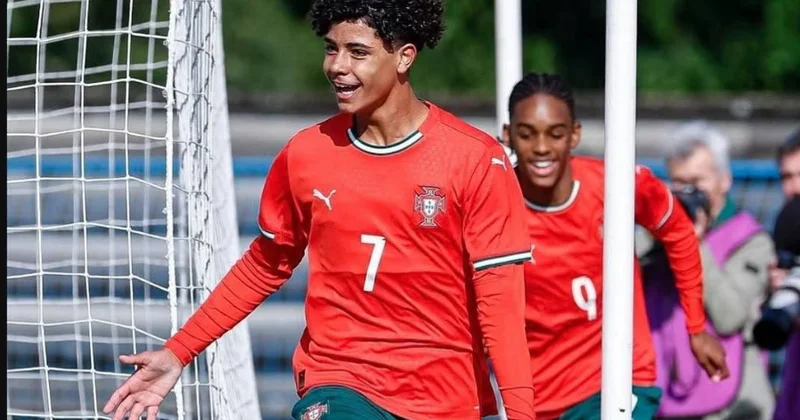 Ronaldonun oğlu üçün ilk