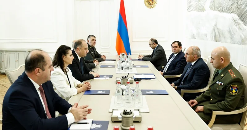 Gürcüstanın müdafiə naziri Paşinyanla regional sülhü müzakirə edib