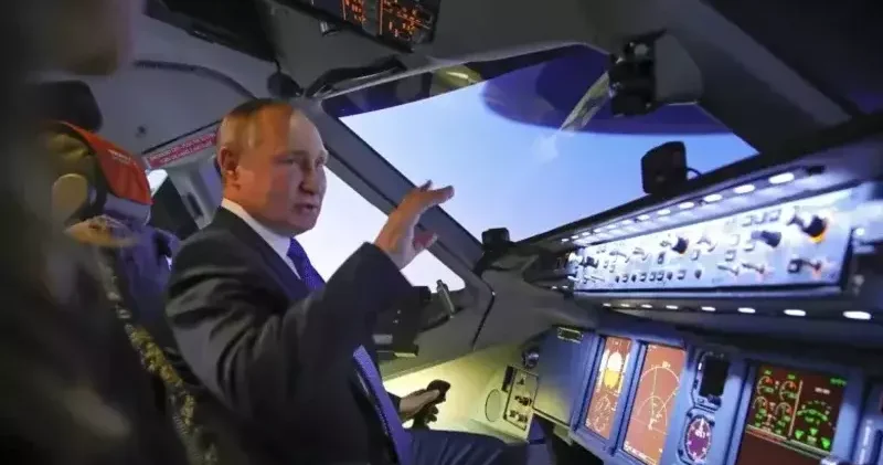 Trampla görüşə getməyə yol axtaran Putinə o ölkə razılıq verdi