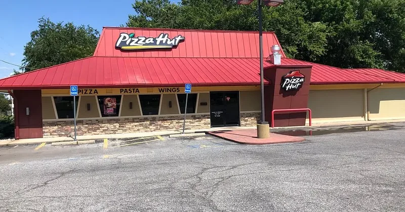 Pizza Hutın 68 filialı bağlanacaq