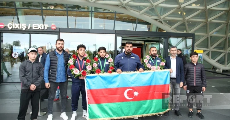 Çimərlik güləşçiləri Vətənə qayıdıblar