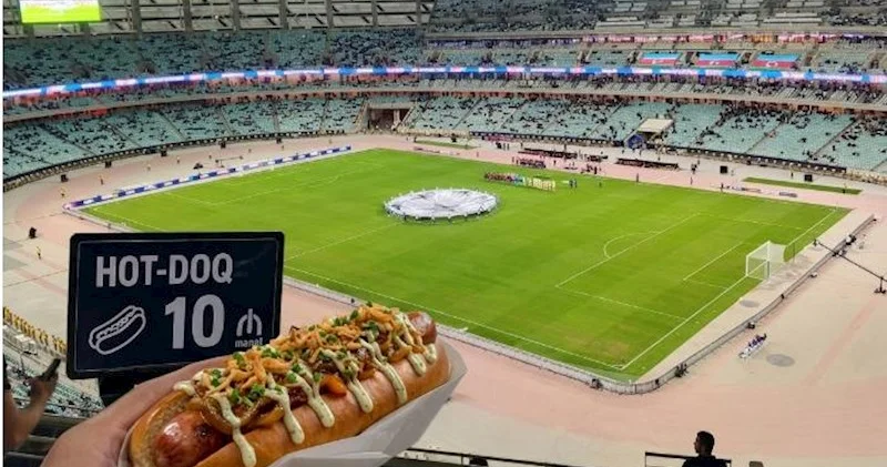 10 manata hot doq satırlar, stadion da tam dolmur…