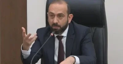 Nazir sənədi 20 min dəfə oxuyan deputata cavab verə bilmədi