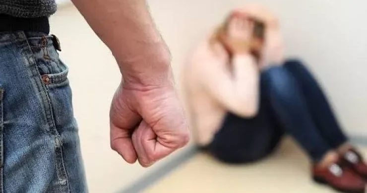 Mazarıda 65 yaşlı kişi özündən 16 yaş kiçik sevgilisini döydü