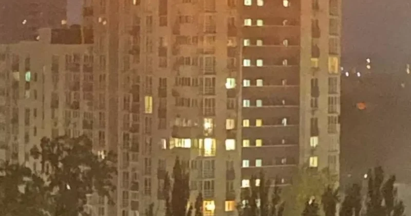 Момент удара по многоэтажке в Украине: ВИДЕО