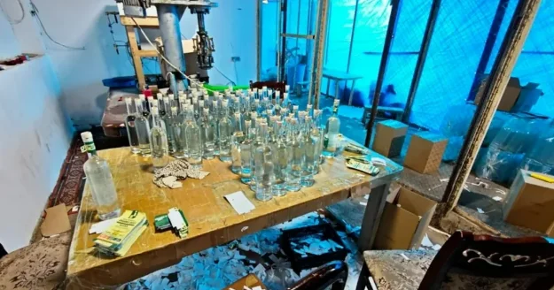 Bakıda yaşayış evində saxta alkoqollu içkilər hazırlanırmış