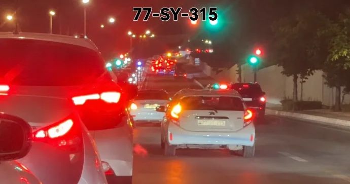 Növbəsini gözləyən avtomobillərin qarşısına keçən sürücüdən hörmətsizlik VİDEO