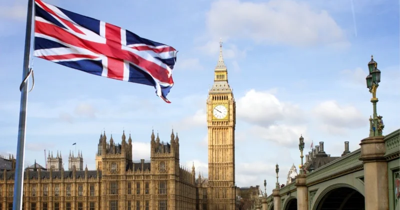 Britaniyanın dövlət borcu ilk dəfə 3 trilyon funt sterlinqi ötüb