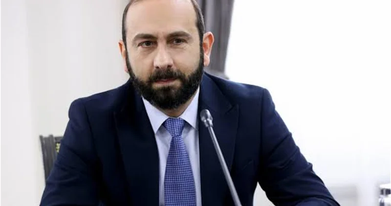 Мирзоян: Азербайджан заявляет нам, что не подпишет мирный договор, пока наша Конституция такая, какая есть