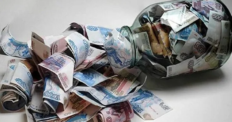 Yığım edən şəxs pulunu manatla saxlamalı, xarici valyutaya çevirməli, yoxsa bankda yerləşdirməlidir? İQTİSADÇI DANIŞDI