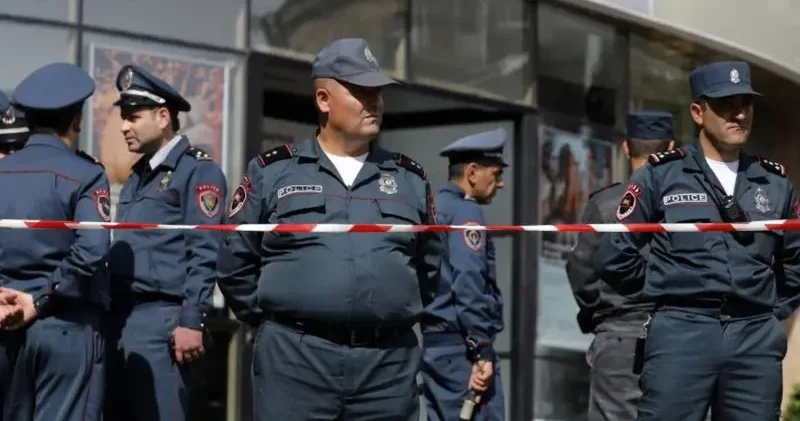 В Армении задержали 14 человек после обысков в офисе оппозиционной партии