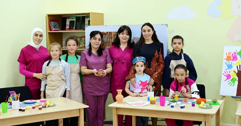 Leyla Əliyeva Səmərqənddə xüsusi qayğıya ehtiyacı olan uşaq mərkəzi ilə tanış olub