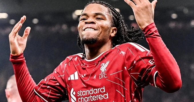 “Liverpul” 18 yaşlı vingerə yeni müqavilə təklif edəcək