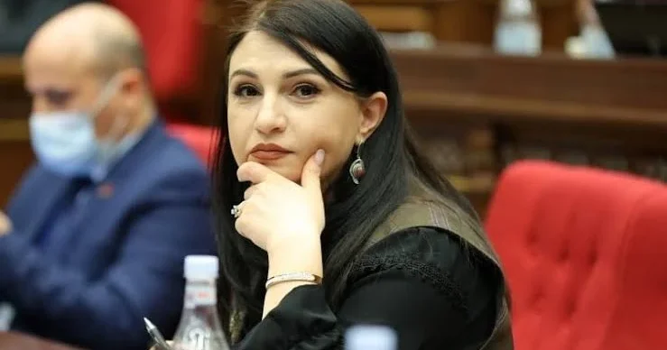 Deputat mandatından imtina edəcək