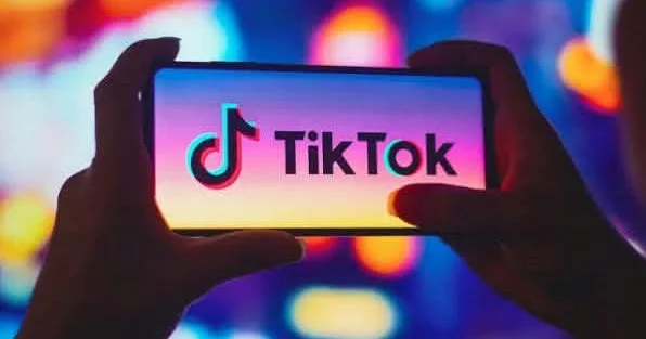 Məktəblərdə TikTok qadağası: Nəyi dəyişəcək?