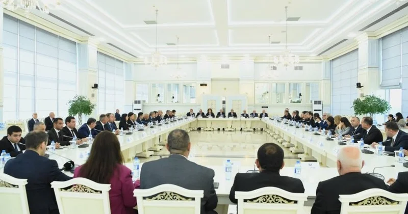 Milli Məclisdə Azərbaycan Prezidentinin YAP ın VIII qurultayında qarşıya qoyduğu vəzifələrə dair konfrans keçirilib