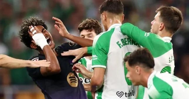 Yamalın üzünə kəllə vuran futbolçu cəzalandırıldı