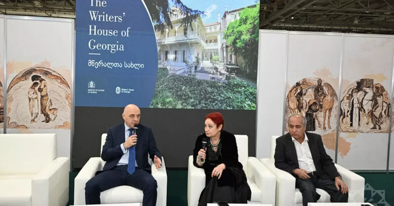 Книжная выставка в Баку: открылся национальный стенд Грузии