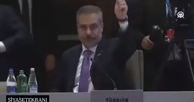 Fidanın Bakıdakı bu əl hərəkəti Türkiyəni qarışdırdı Video