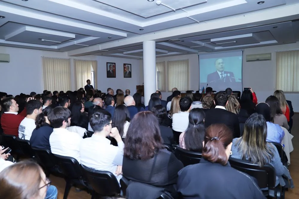 Nəsimi rayonunda Yeni Azərbaycan Partiyasının təsis edilməsinin 32 illiyinə həsr olunmuş tədbir keçirilib