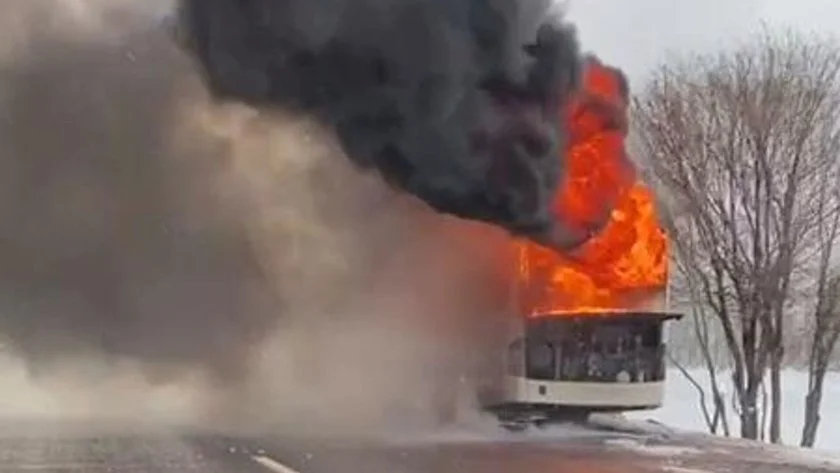 Sərnişin avtobusu yanıb