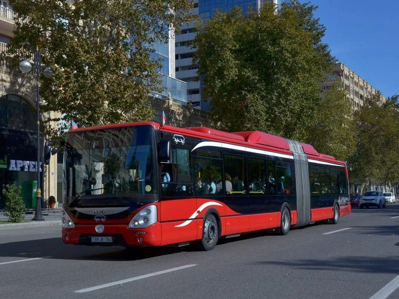 В Баку возобновляется работа более 40 автобусных маршрутов