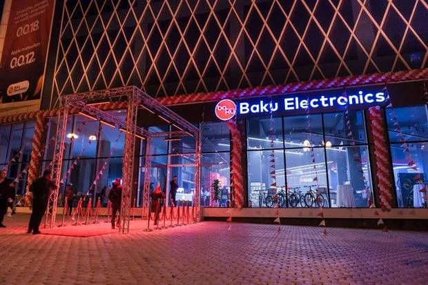 “Baku Elektroniks”dən qabyuyan almaq üçün endirim kampaniyasını gözlədi, məhsul 100 manat da bahalaşdı