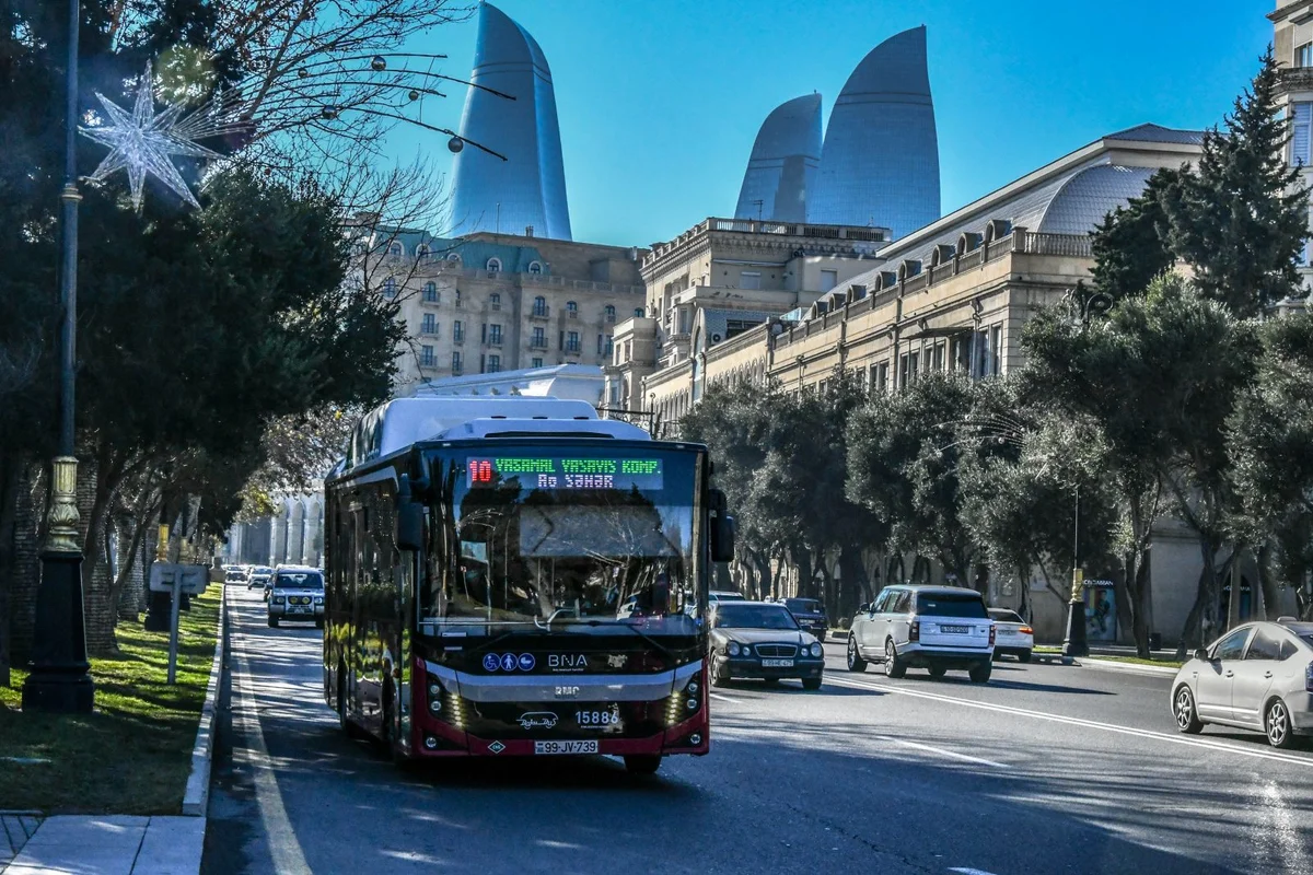 “BakuBus” avtobusu qadını vurdu Vəziyyəti ağırdır