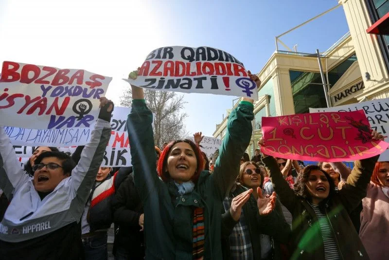 Feminizmin pis və ya yaxşı kimi təsnif edilməsi bir qədər səthi yanaşmadır