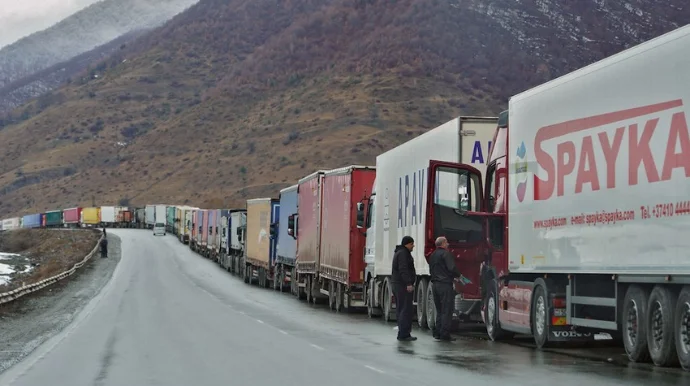 Ermənilərin yeganə yolu bağlandı: maşınlar sərhəddə gözləyir, ümid Bakıyadır