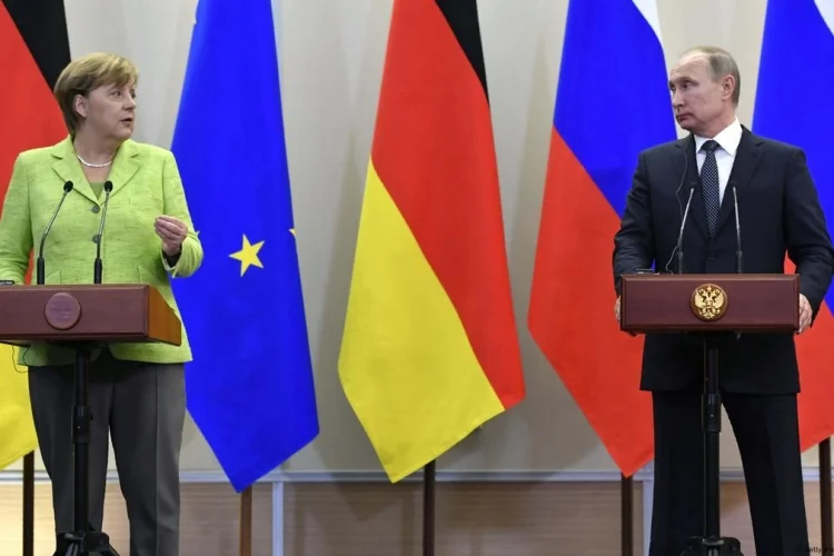 Merkel: “Putin ona hörmətlə yanaşılmasını istəyir”