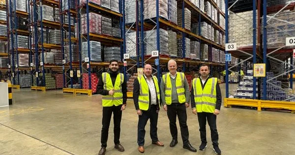 “Veysəloğlu Distribusiya”nın rəhbər heyəti Böyük Britaniyada qabaqcıl logistika təcrübələri ilə tanış olub FOTOLAR