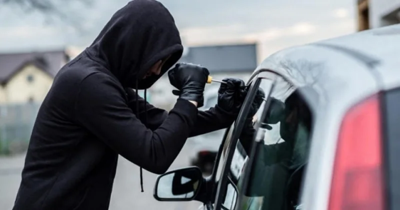 BMW dən oğurluq etdi, 9 ay iş aldı