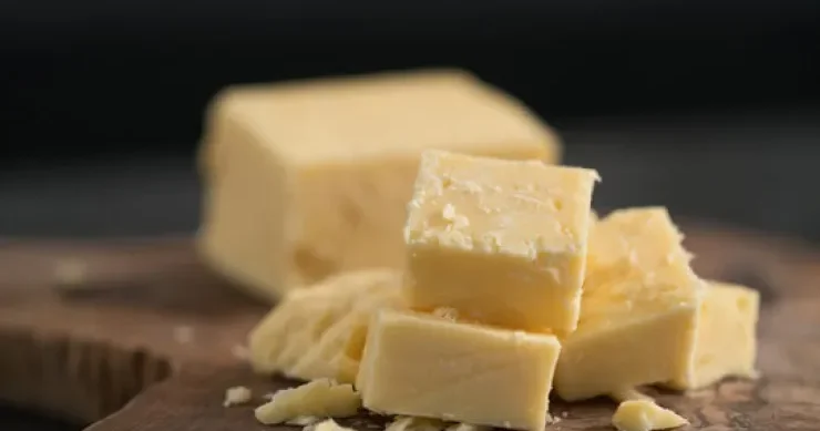 Azərbaycana gətirilən külli miqdarda çedar pendiri məhv edildi FOTO