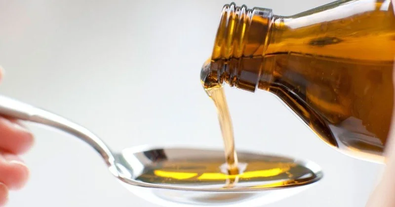 Dərman əvəzinə ZƏHƏR: Öskürək siropundan onlarla uşaq həyatını itirdi