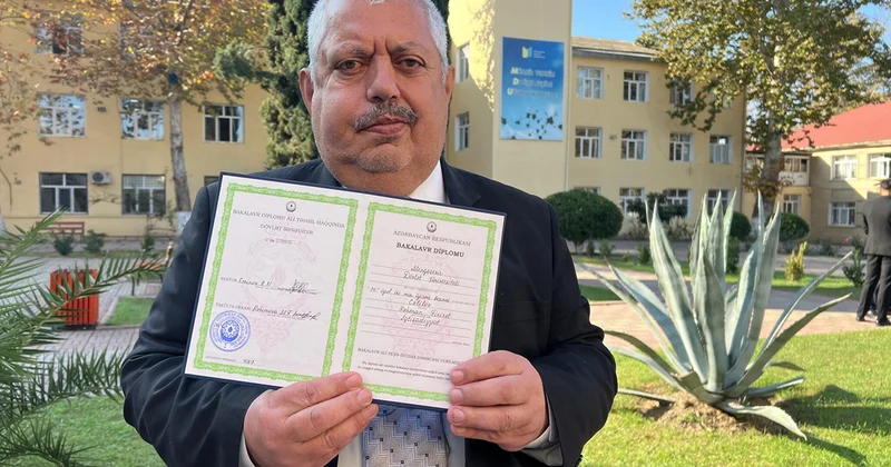 62 yaşında universitet məzunu oldu Foto