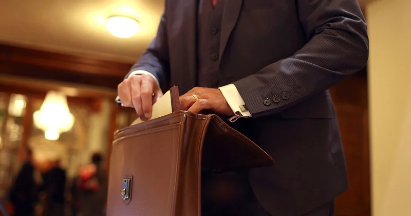 Bakı rayonlarının icra başçıları: Kimlər tərcümeyi halını gizlədir...